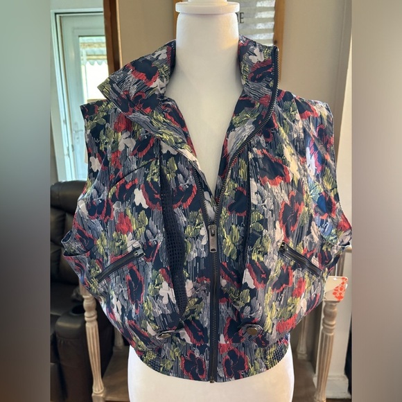 NWT FP Movement Off The Grid Printed Vest in Supernova Floral - Picture 3 of 15